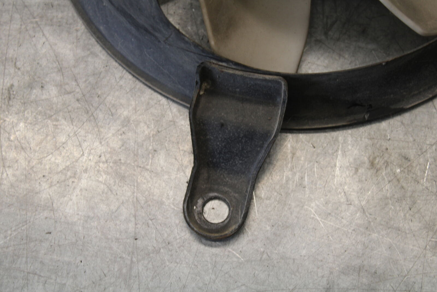 01-06 TRIUMPH TIGER 955I ENGINE RADIATOR COOLING FAN BB693