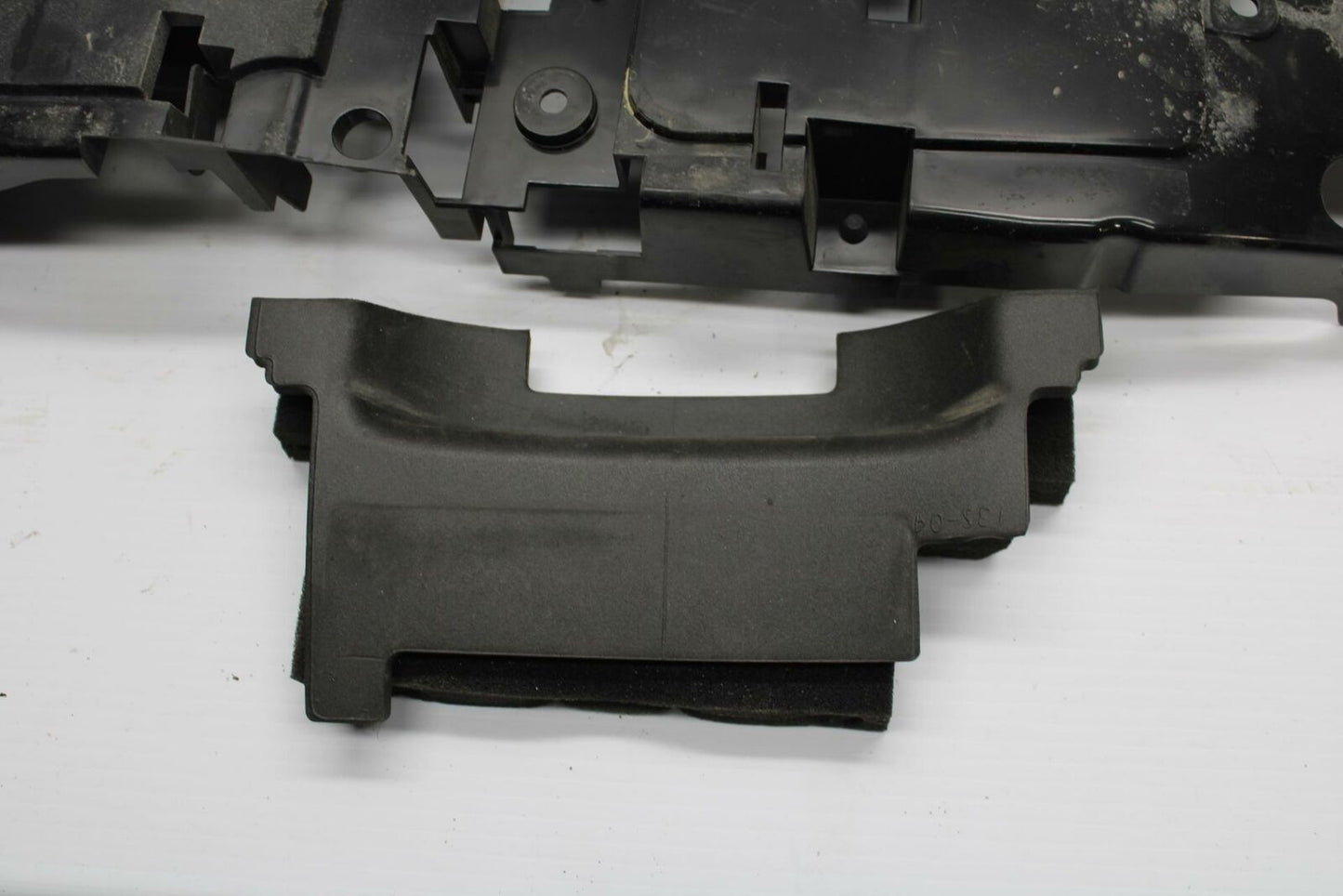 08-16 YAMAHA YZF R6 REAR BACK TAIL UNDERTAIL BATTERY TRAY PLASTIC BB247