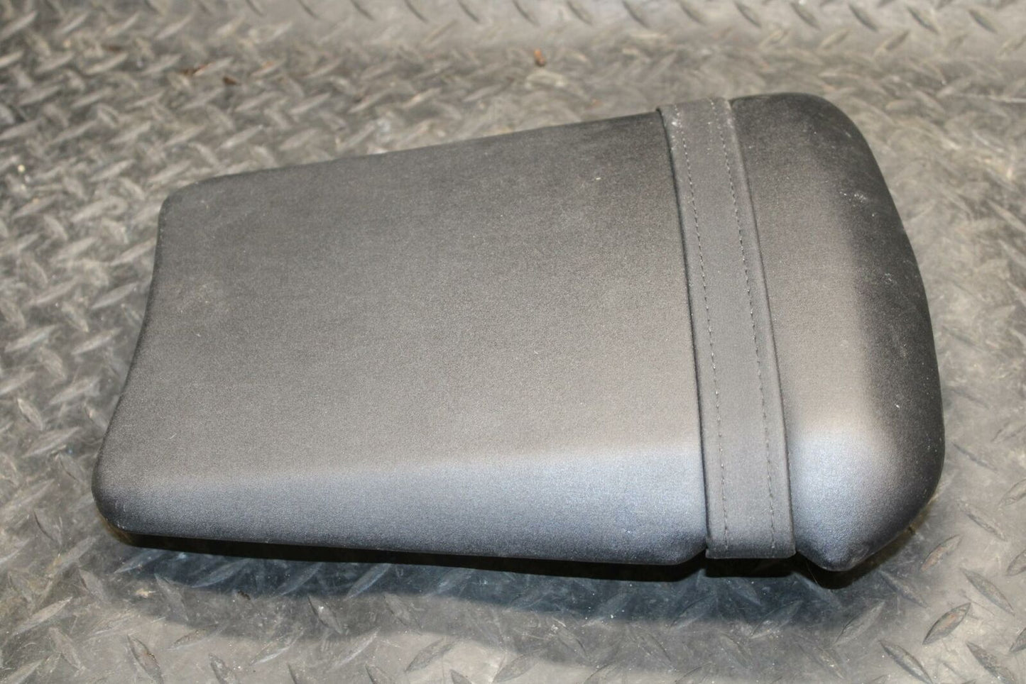 03 YAMAHA YZF R1 REAR BACK PASSENGER TANDEM SEAT PAD SADDLE PILLION