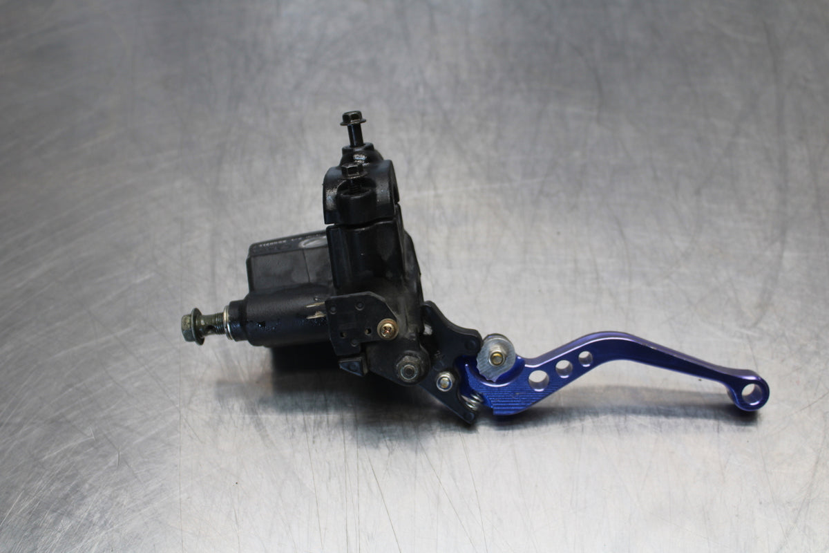 04-09 SUZUKI GS500F FRONT BRAKE MASTER CYLINDER w/ LEVER BB165