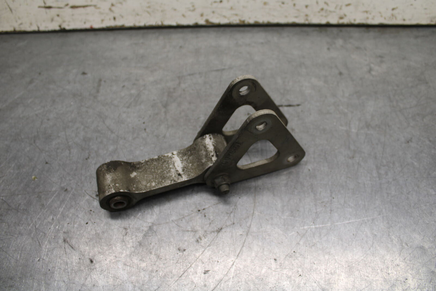 03-04 TRIUMPH DAYTONA 600 REAR DOGBONE SHOCK LINKAGE LINK BB745