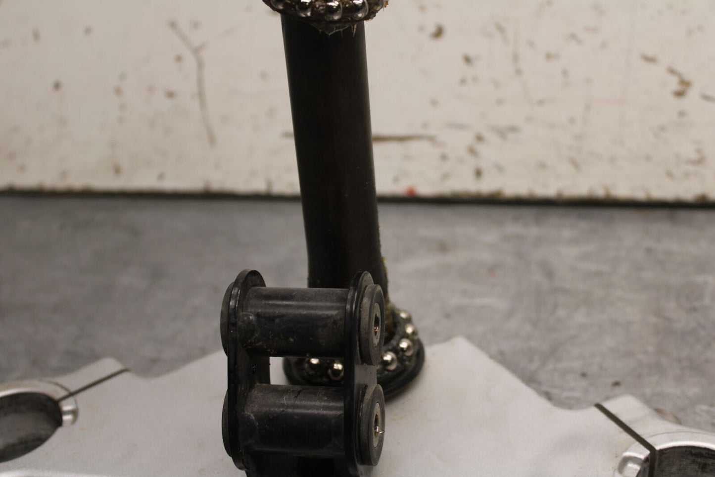 14-16 TRIUMPH AMERICA LT FRONT FORKS CLAMP LOWER TRIPLE TREE STEM BB720