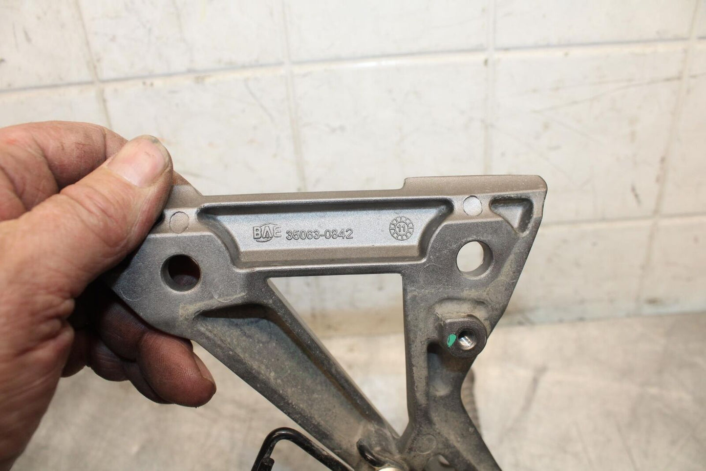 2015 Kawasaki Ninja 300 ABS RIGHT REAR BACK PASSENGER PEG 35063-1000 BB518