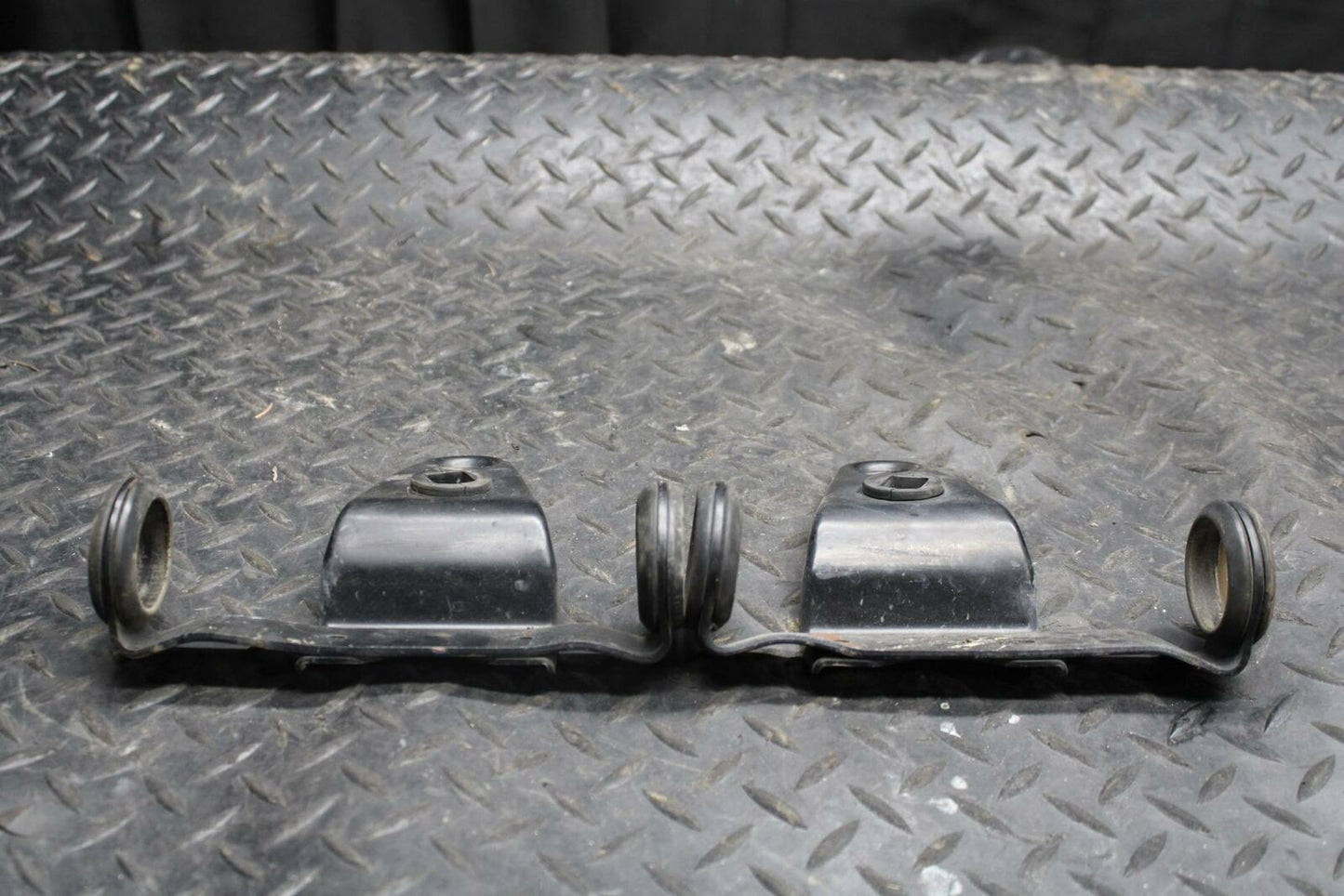 78 SUZUKI GS550E HEADLIGHT HEAD LIGHT LAMP TRIM MOUNT SUPPORT BB212