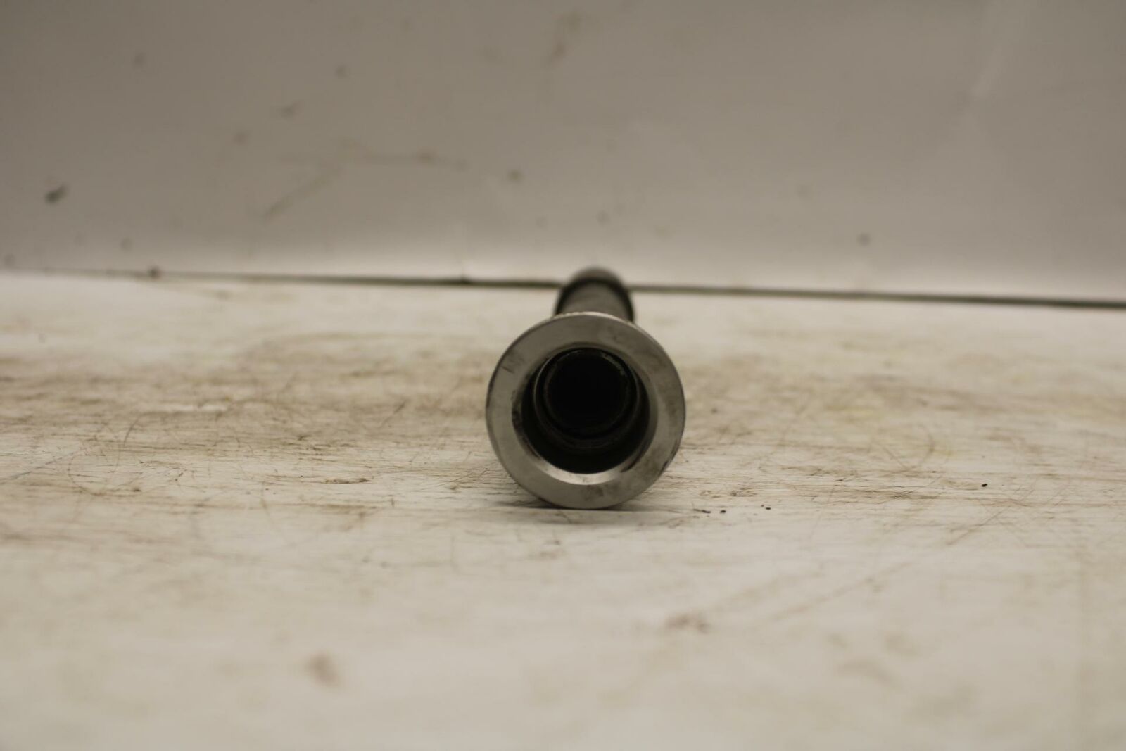 00-07 SUZUKI HAYABUSA FRONT WHEEL RIM AXLE PIVOT BOLT 54711-33E00 BB281