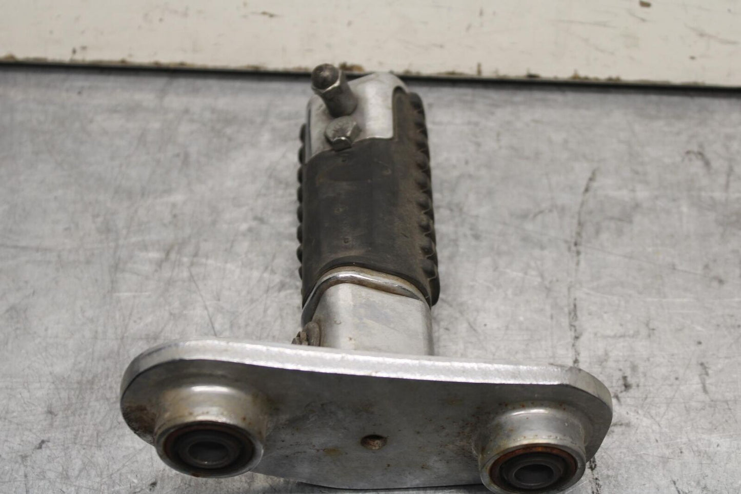97-03 HONDA SHADOW ACE 750 VT750C RIGHT REAR FOOT REST PEG STEP BB618