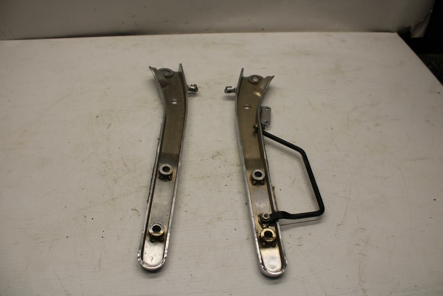 00-07 HONDA SHADOW SABRE 1100 REAR PASSENGER FENDER GRAB RAIL BB350