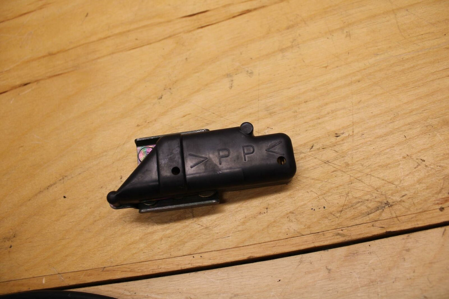 02-03 YAMAHA YZF R1 5PW REAR PASSENGER SEAT LATCH LOCK ASSEMBLY BB313