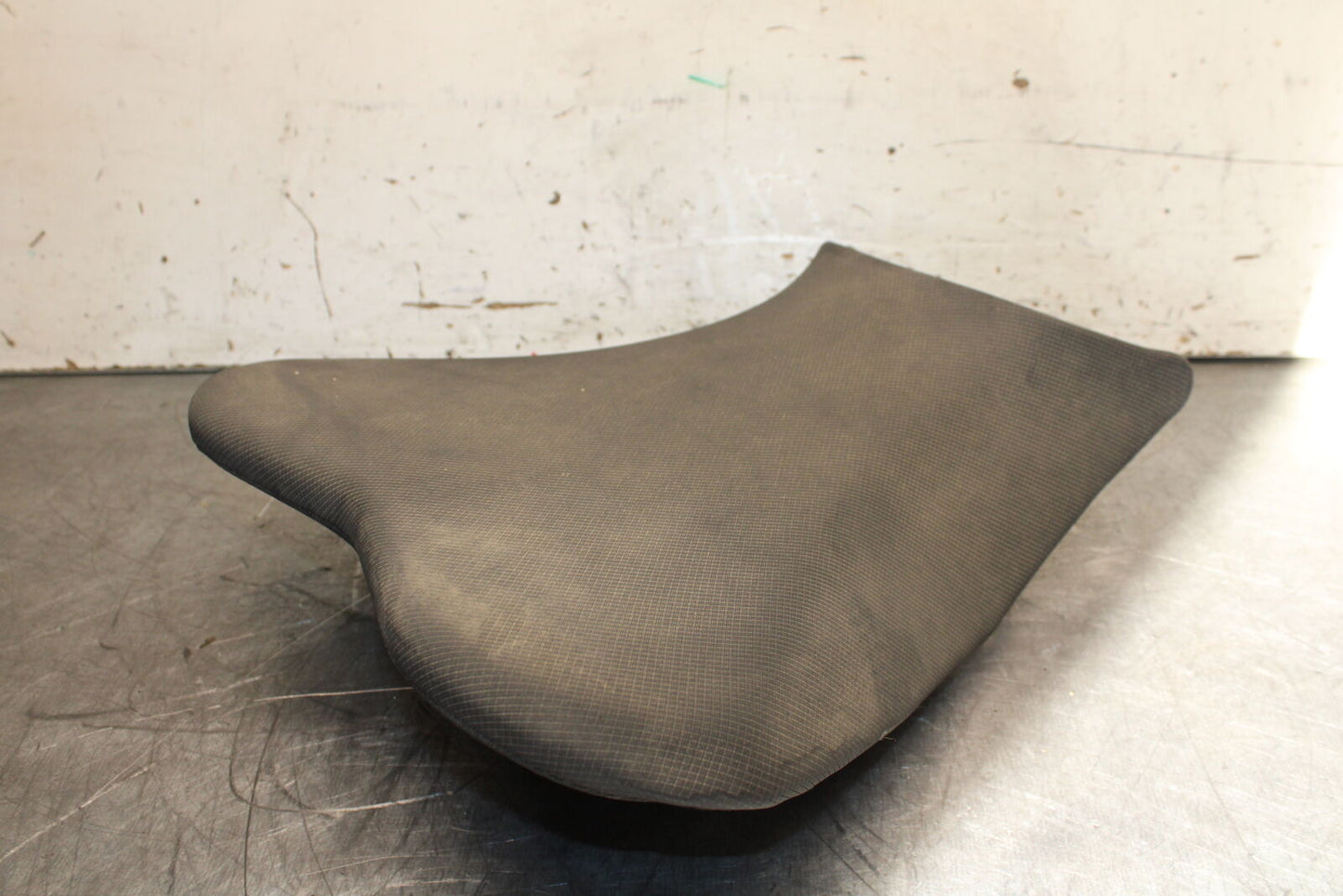 19-22 KAWASAKI Z400 FRONT DRIVERS SEAT PAD SADDLE PILLION BB708