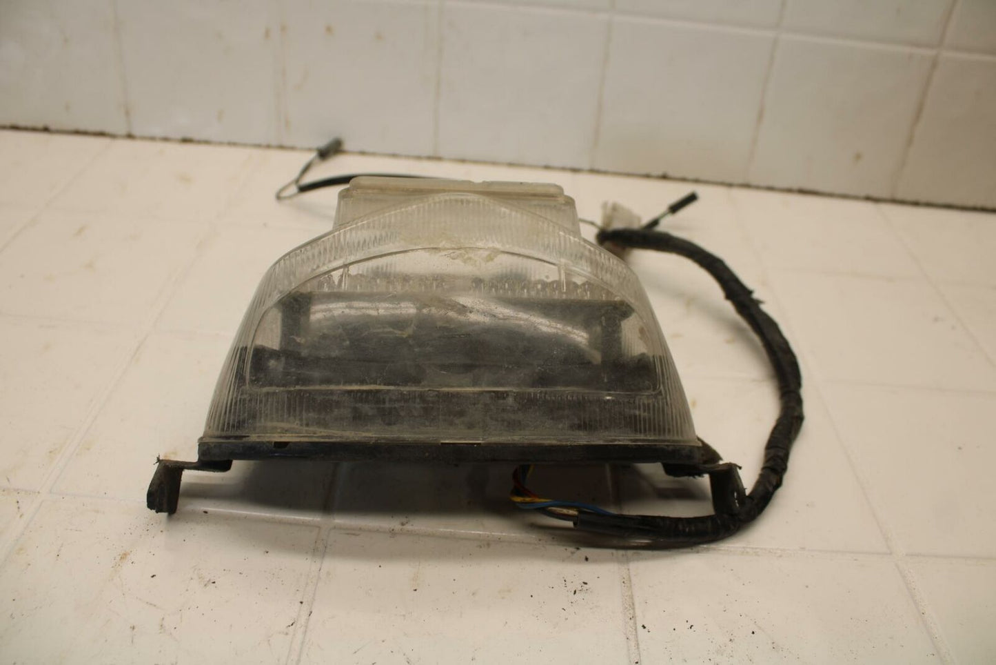 01-02 SUZUKI GSXR750 REAR TAIL TAILLIGHT BACK BRAKE LIGHT BB402