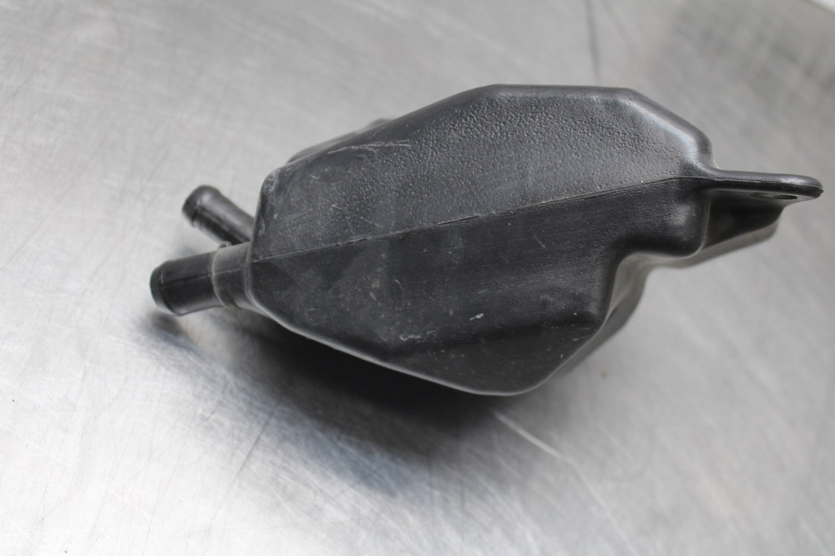 02 DUCATI MONSTER 620 ENGINE MOTOR OIL BREATHER TANK BB851