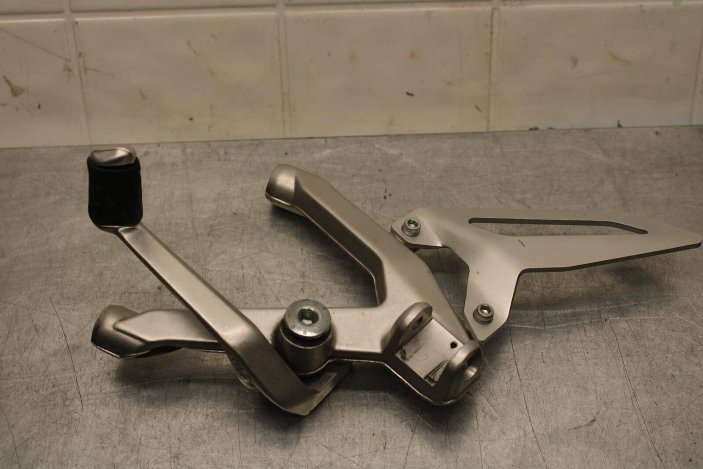 2013 Ducati 1199 Panigale LEFT REARSET REAR SET DRIVER FOOT PEG REST STOP BB581