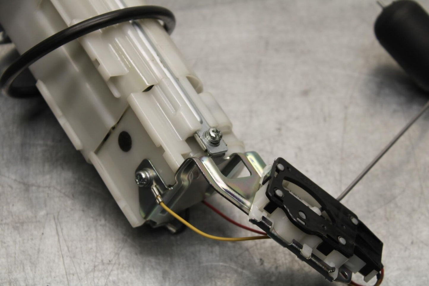 2015 Suzuki GSXR750 FUEL PUMP GAS PETROL SENDER UNIT 15100-14J01 BB595