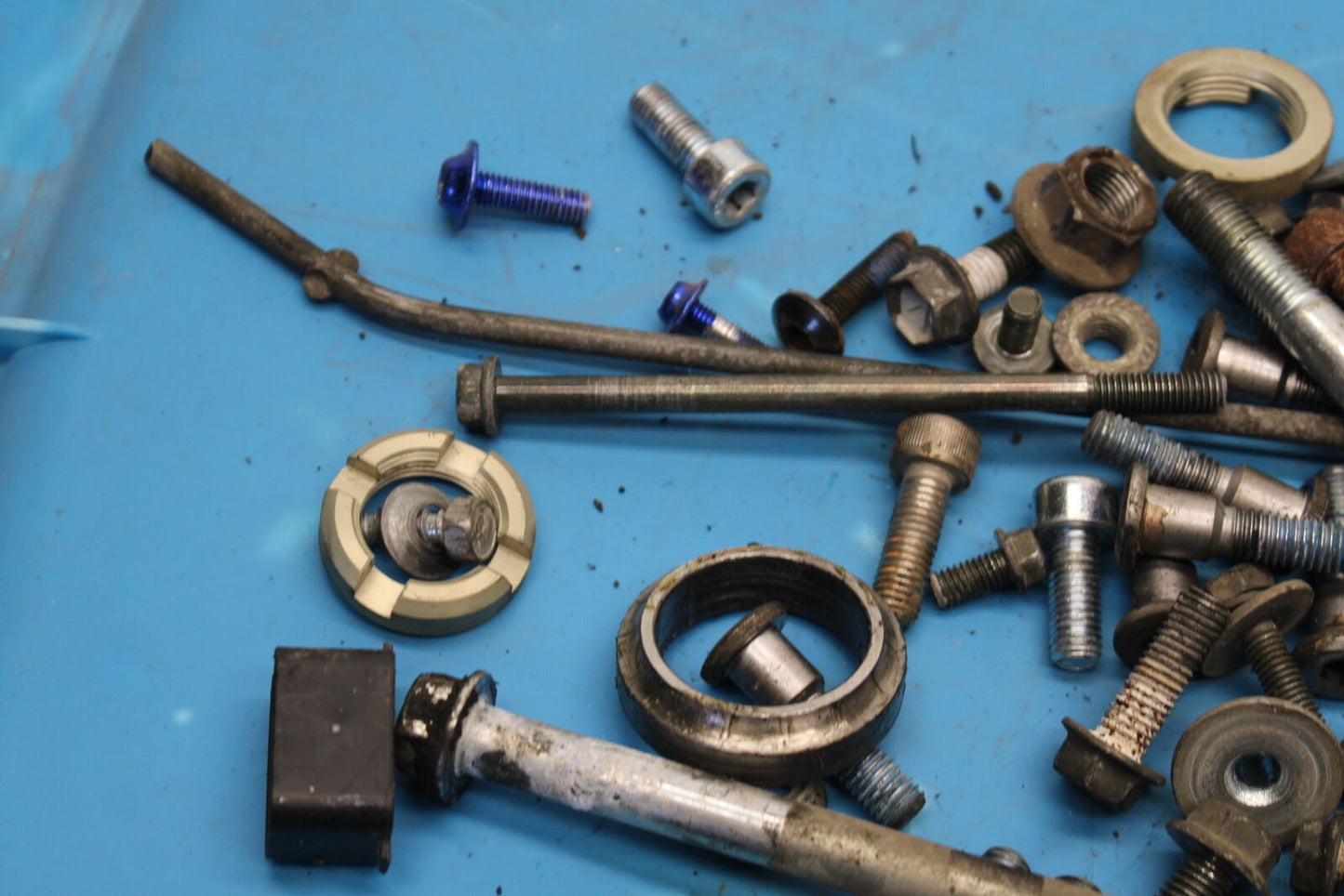 04-05 SUZUKI GSXR600 ENGINE MOUNTING BOLTS HARDWARE MOTOR SCREWS BB658