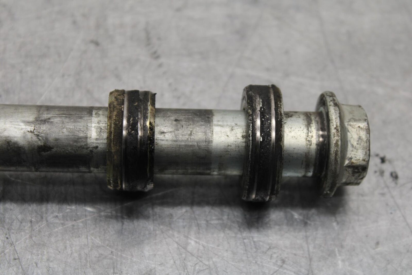 01-06 HONDA CBR600F4I REAR AXLE BACK WHEEL RIM BOLT AXEL 42301-MAS-000 BB626