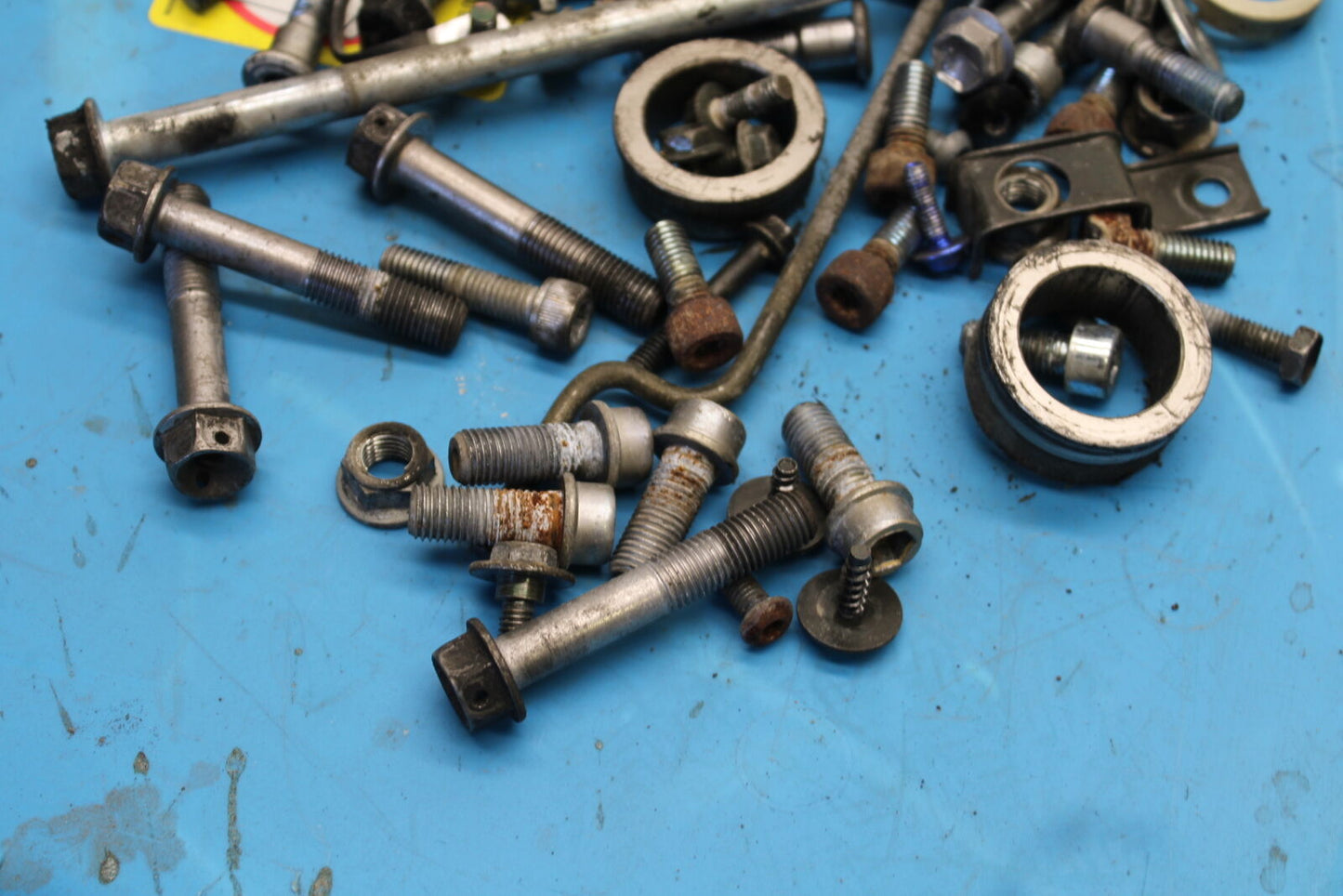 04-05 SUZUKI GSXR600 ENGINE MOUNTING BOLTS HARDWARE MOTOR SCREWS BB658