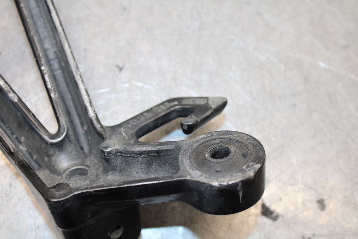 04-05 SUZUKI GSXR600 RIGHT REAR BACK PASSENGER PEG BB658