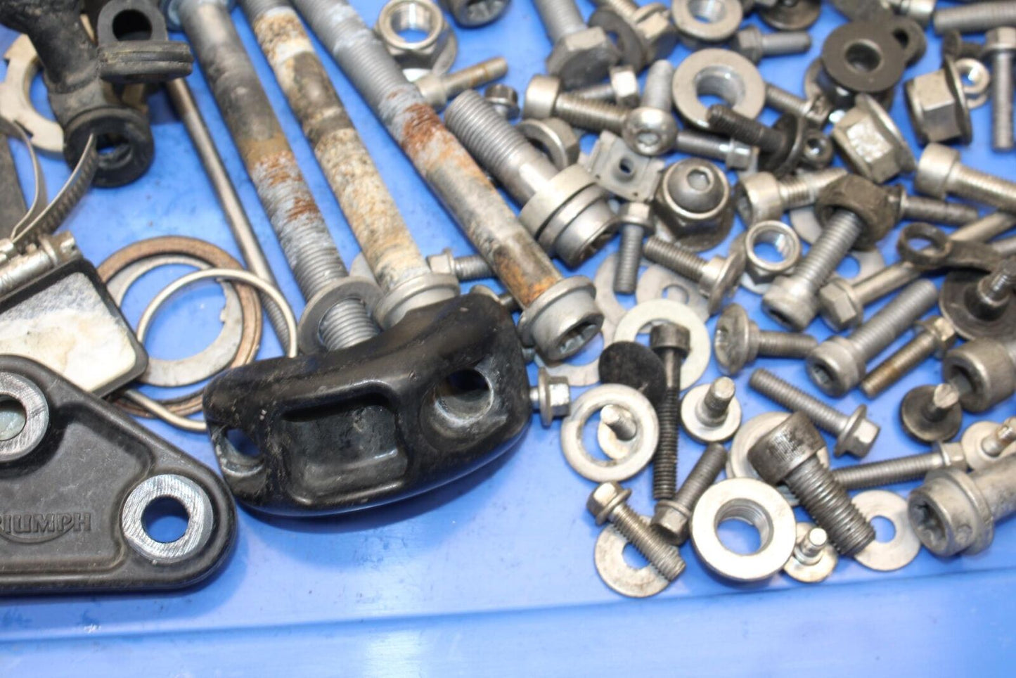 08-11 TRIUMPH SPEED TRIPLE LEFTOVER MOUNTING BOLTS HARDWARE MOTOR SCREWS BB102