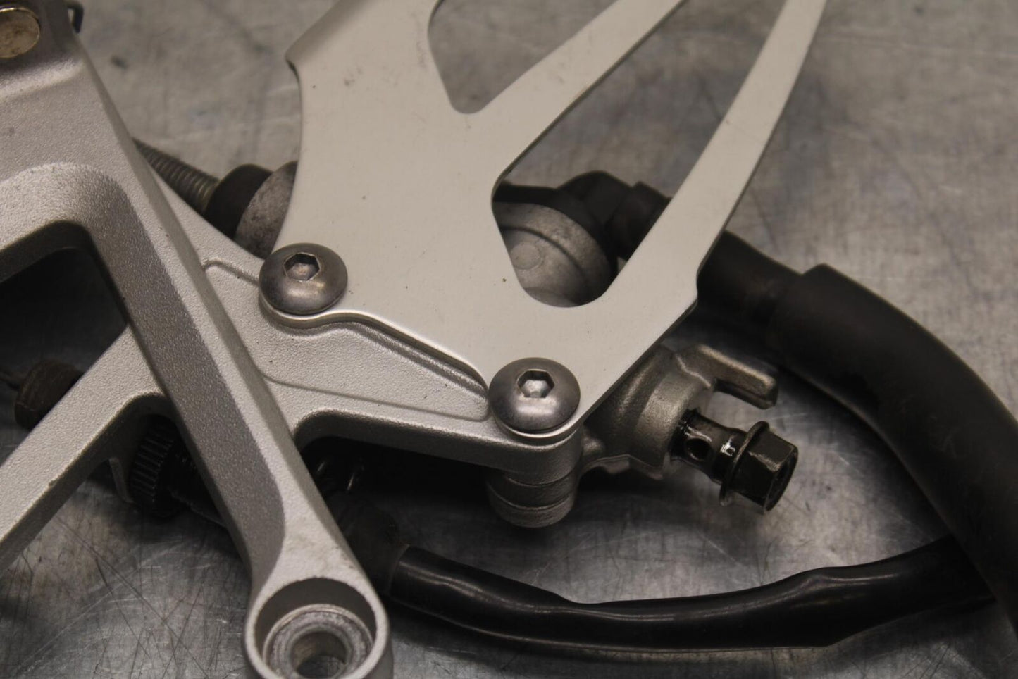2004 Honda CBR600F4i RIGHT REARSET REAR SET DRIVER FOOT PEG REST STOP BB606