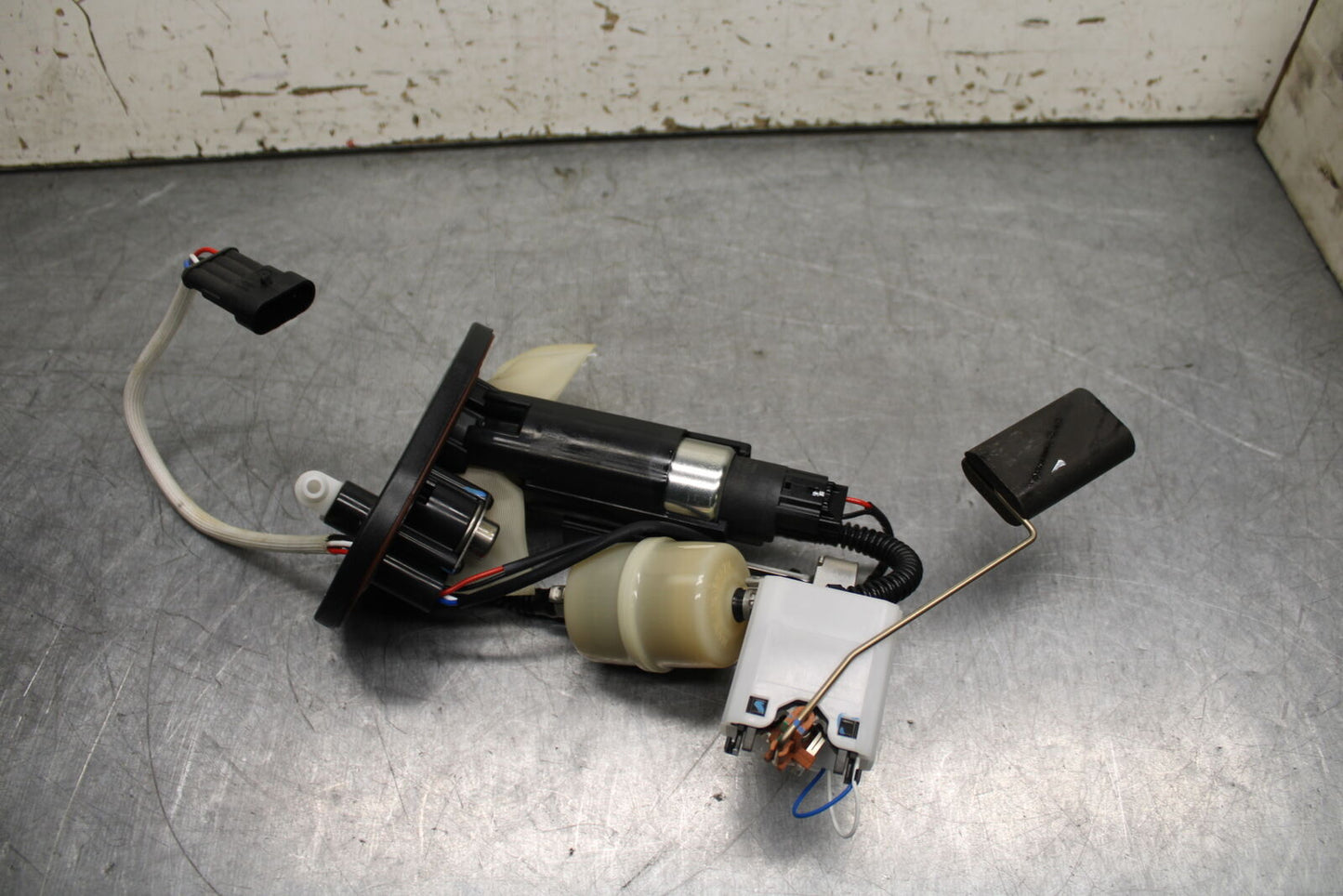 21-24 APRILIA TUONO 660 FACTORY FUEL PUMP GAS PETROL SENDER UNIT BB733