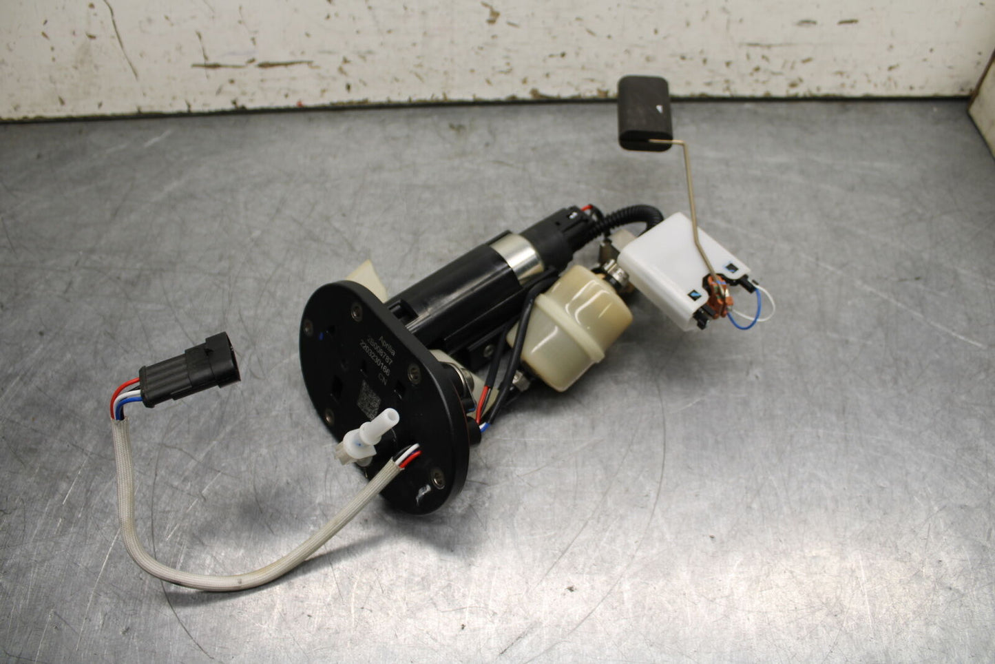 21-24 APRILIA TUONO 660 FACTORY FUEL PUMP GAS PETROL SENDER UNIT BB733