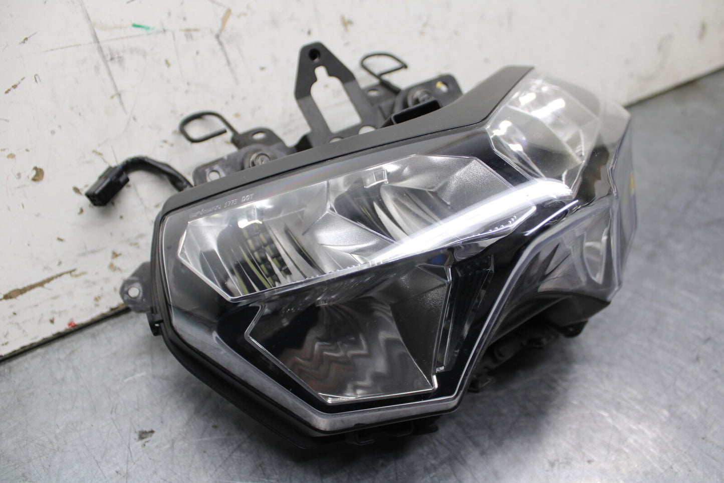 19-22 KAWASAKI Z400 FRONT HEADLIGHT HEAD LIGHT LAMP BB738