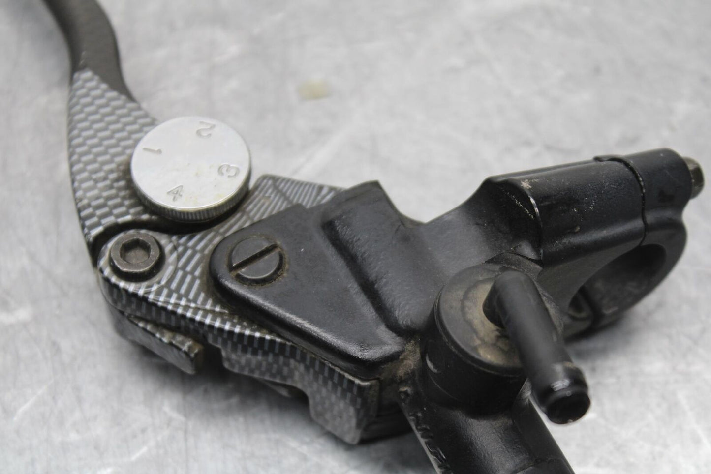 01-03 SUZUKI GSXR600 FRONT BRAKE MASTER CYLINDER w/ LEVER 57300-33E01 BB633