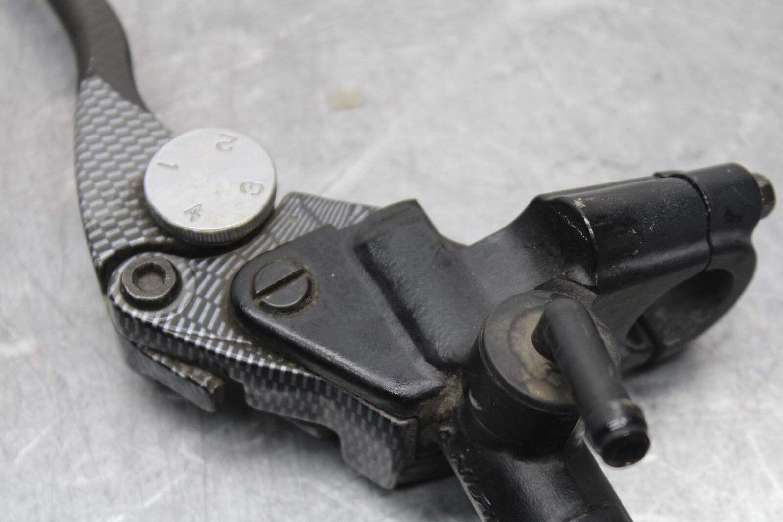 01-03 SUZUKI GSXR600 FRONT BRAKE MASTER CYLINDER w/ LEVER 57300-33E01 BB633