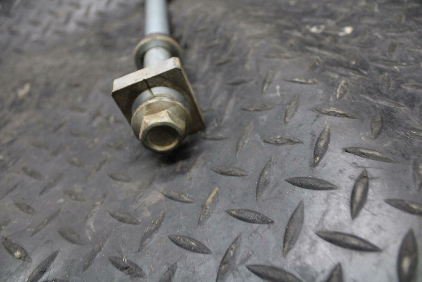 12-17 KAWASAKI NINJA 650 REAR AXLE BACK WHEEL RIM PIVOT 41068-0054 BB211