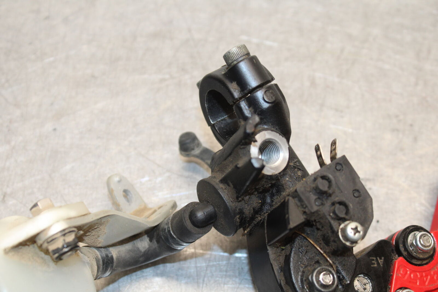 09-11 TRIUMPH DAYTONA 675 FRONT BRAKE MASTER CYLINDER w/ LEVER BB652