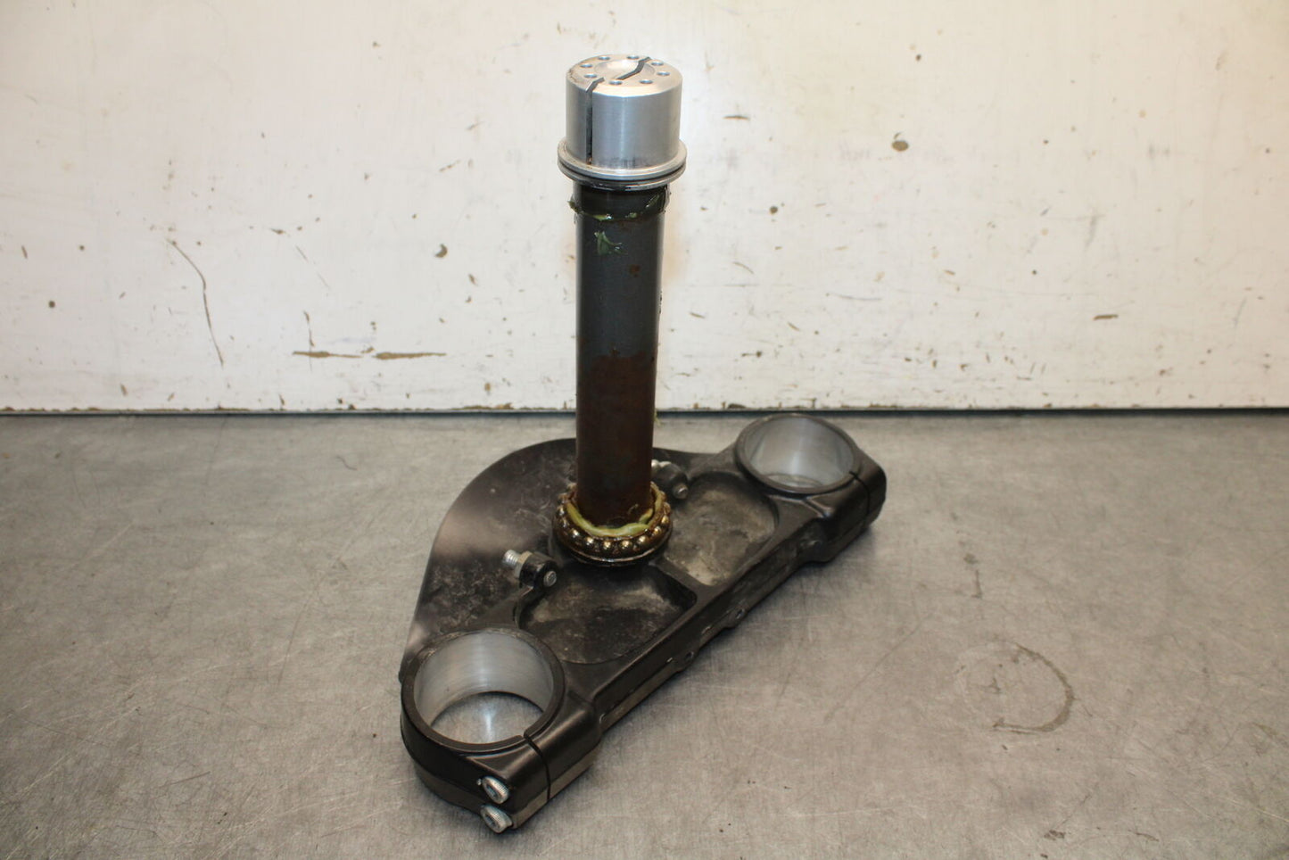 06-07 DUCATI MONSTER 695 FRONT FORKS CLAMP LOWER TRIPLE TREE STEM BB674