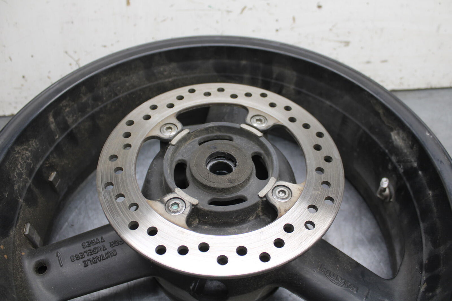 03-04 TRIUMPH DAYTONA 600 REAR WHEEL BACK RIM BB745