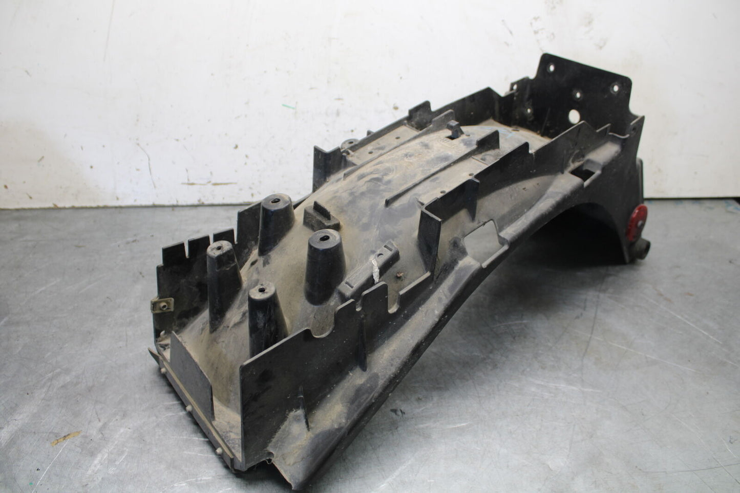 01-06 TRIUMPH TIGER 955I REAR BACK TAIL UNDERTAIL FAIRING COWL FENDER BB693