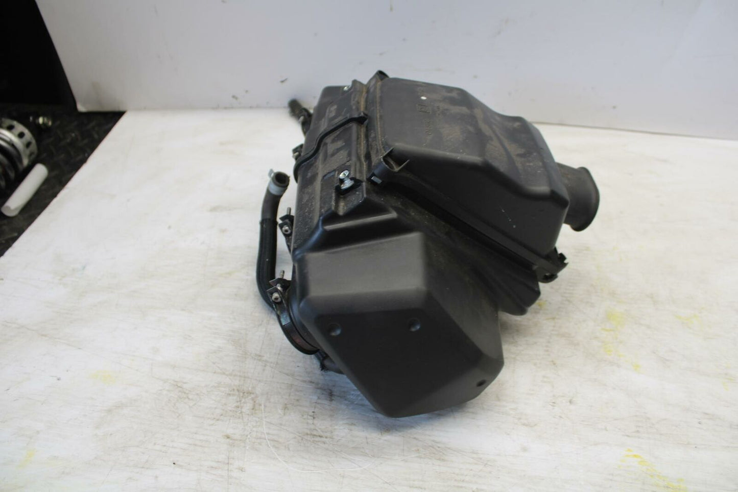 07-12 SUZUKI BANDIT 650F AIRBOX AIR INTAKE FILTER BOX BB280