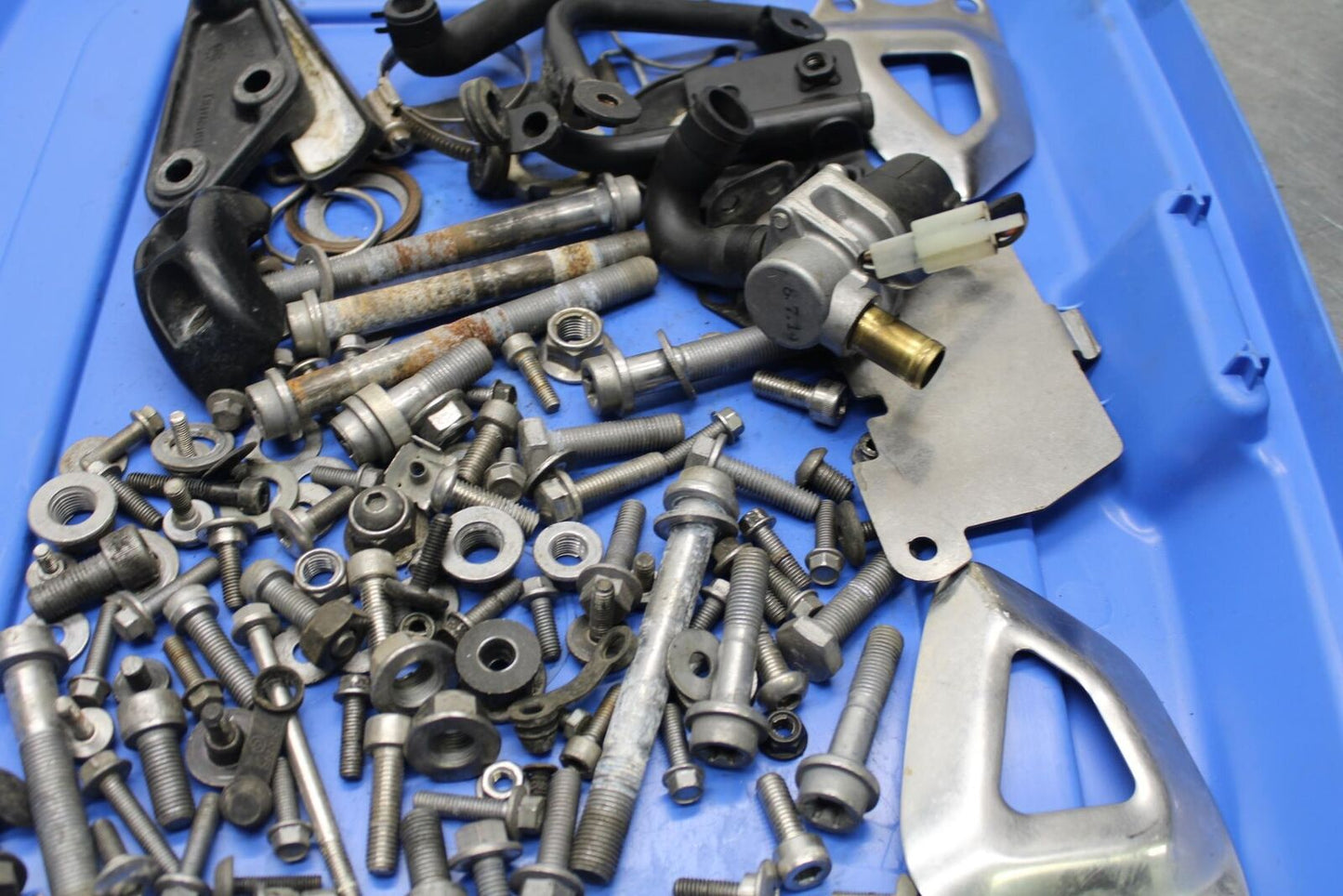 08-11 TRIUMPH SPEED TRIPLE LEFTOVER MOUNTING BOLTS HARDWARE MOTOR SCREWS BB102