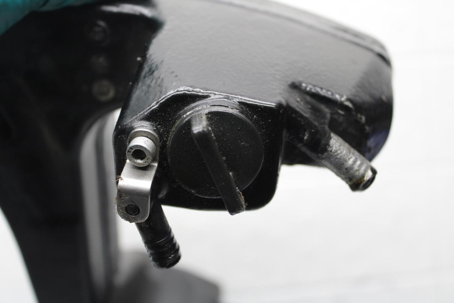 07-11 KTM 990 SUPER DUKE OIL TANK ENGINE RESEVOIR BB578