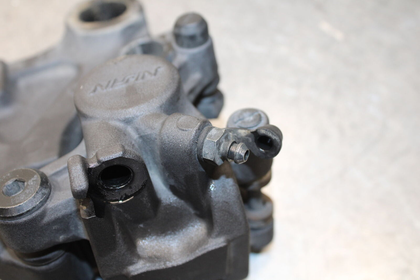 16 KAWASAKI NINJA ZX10R REAR BRAKE CALIPER W MOUNT BRACKET 43080-0097-DJ BB650