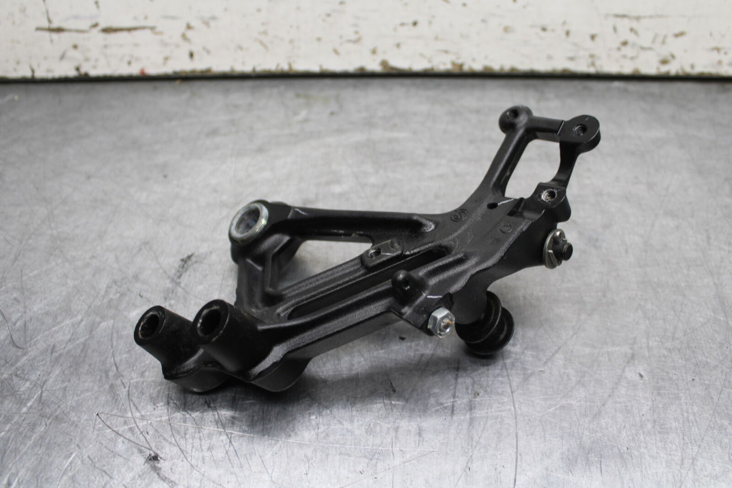 17-24 KTM 390 DUKE RIGHT REARSET REAR SET DRIVER FOOT PEG BRACKET MOUNT BB734
