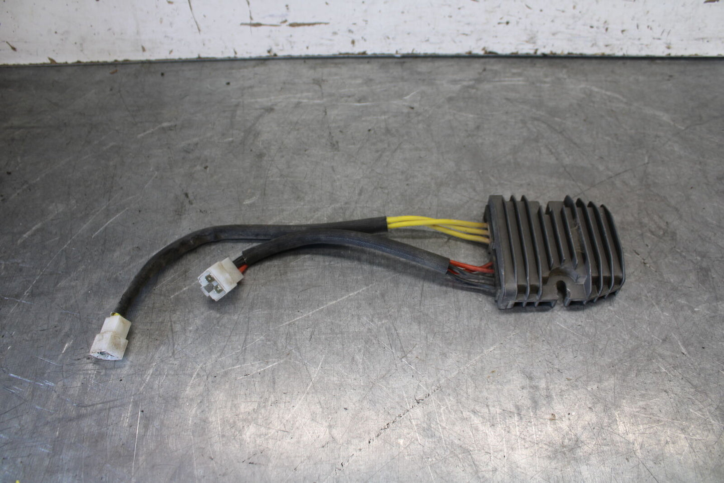 01-06 TRIUMPH TIGER 955I RECTIFIER VOLTAGE REGULATOR BB693