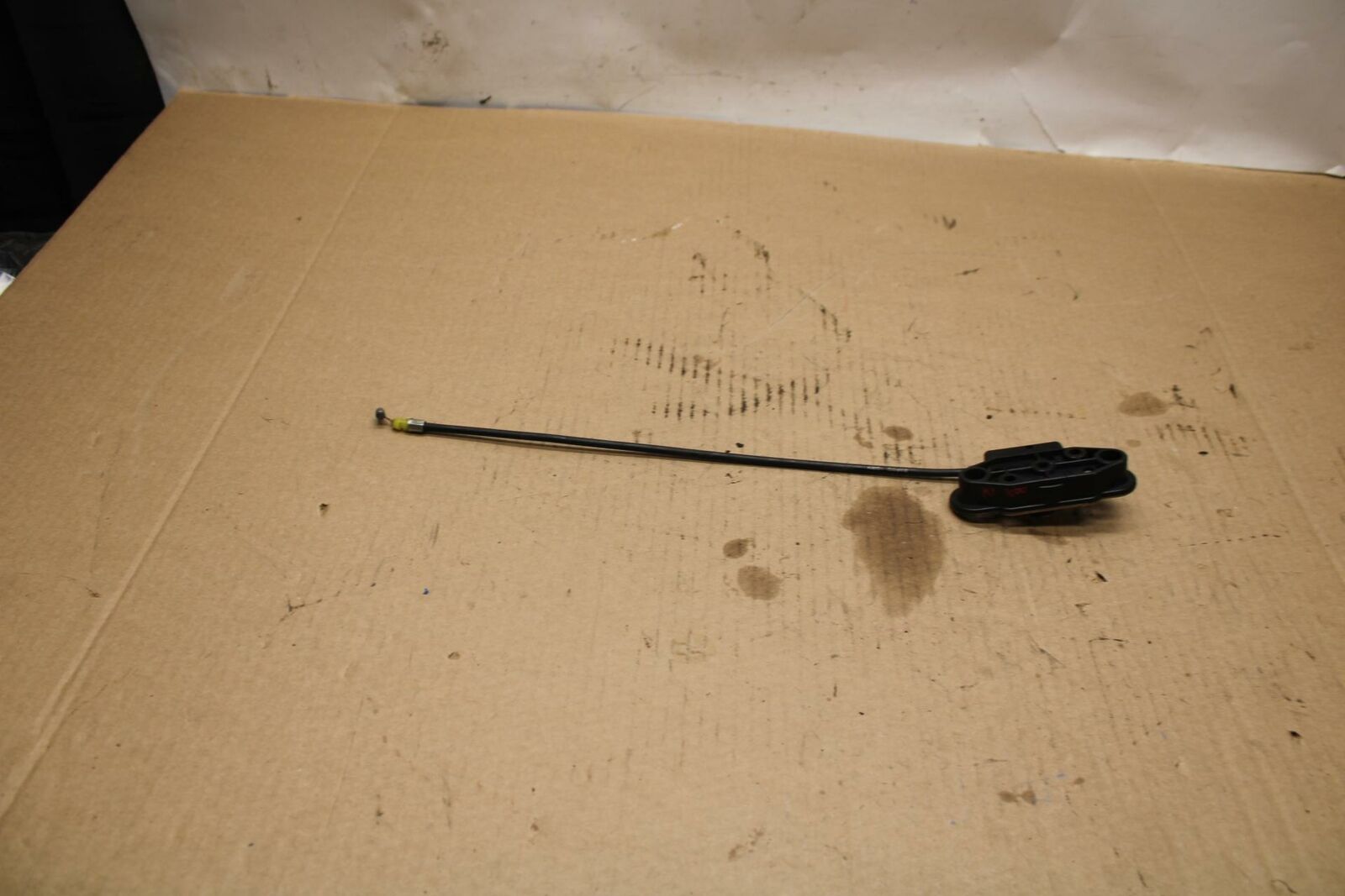 01 SUZUKI GSXR1000 REAR PASSENGER SEAT LATCH LOCK ASSEMBLY BB155b