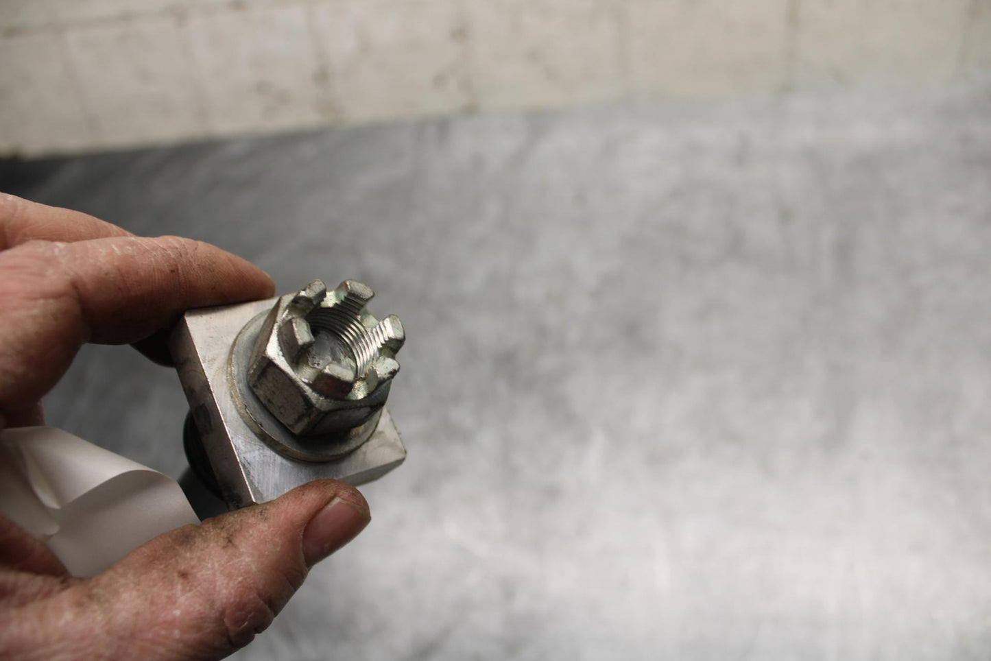 15-17 KAWASAKI EX 650 NINJA EX650 ABS REAR AXLE BACK WHEEL RIM BOLT AXEL BB494