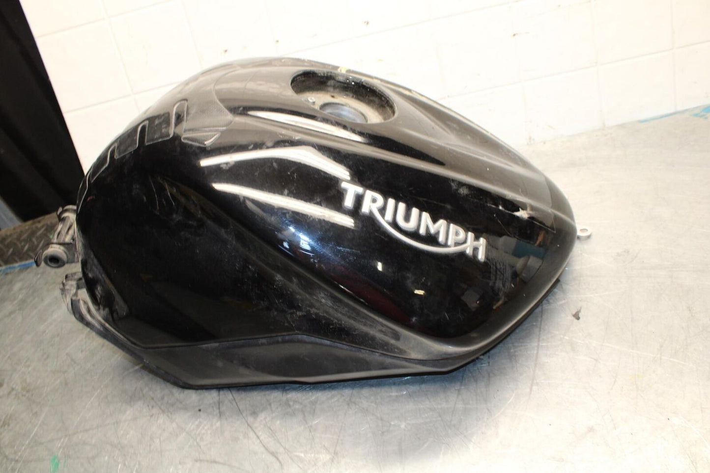 17-21 TRIUMPH STREET TRIPPLE R ABS GAS TANK FUEL CELL PETROL RESERVOIR bb452