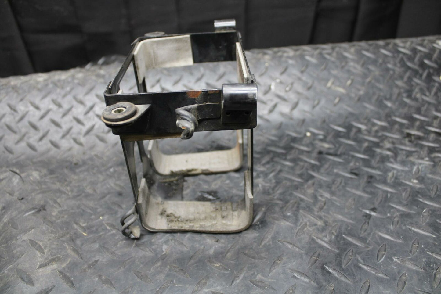 86 SUZUKI GS750ES BATTER TRAY BOX HOLDER BB233