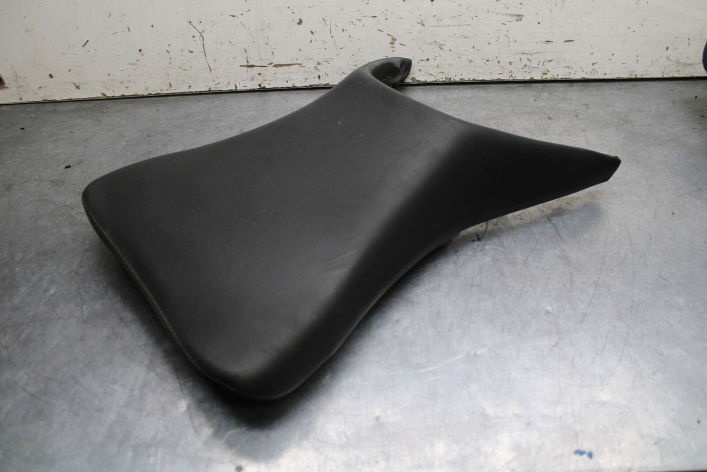 03-04 TRIUMPH DAYTONA 600 FRONT DRIVERS SEAT PAD SADDLE PILLION BB745