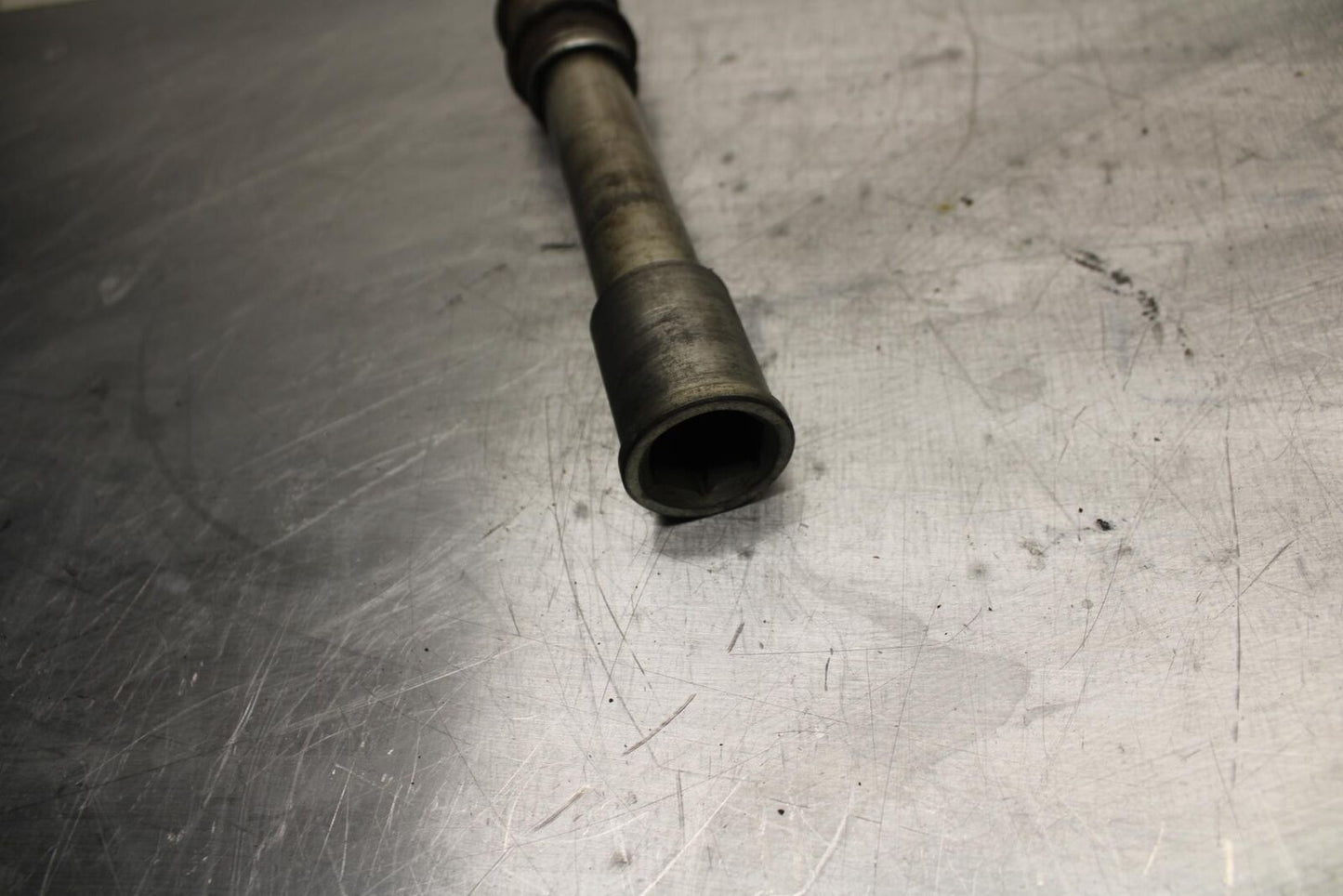 00-02 KAWASAKI NINJA ZX6R ZX600J FRONT WHEEL AXLE PIVOT BOLT 41068-1426 BB489