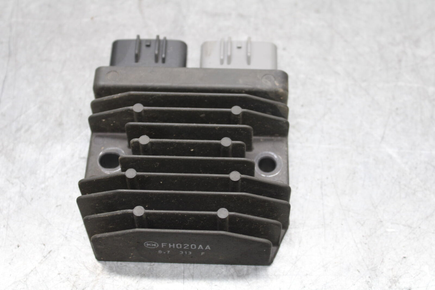 19-21 TRIUMPH SPEED TWIN 1200 RECTIFIER VOLTAGE REGULATOR BB653