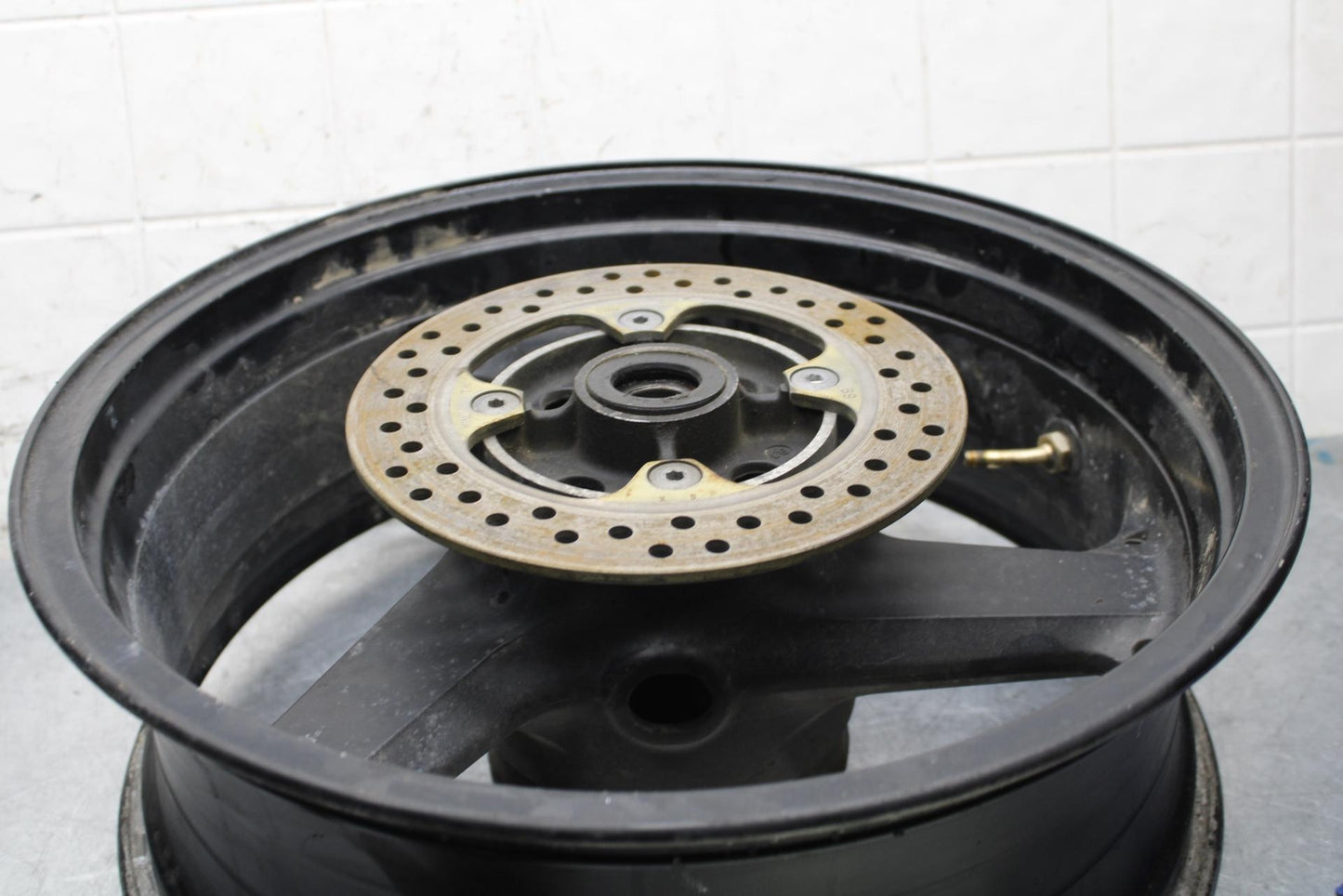 2000 Kawasaki Ninja ZX12R ZX1200A REAR ROTOR AND WHEEL RIMBRAKE DISC BB565