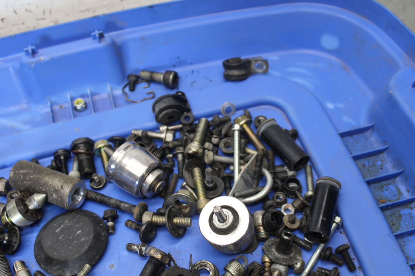 01-06 TRIUMPH TIGER 955I MOUNTING BOLTS HARDWARE MOTOR SCREWS BB693