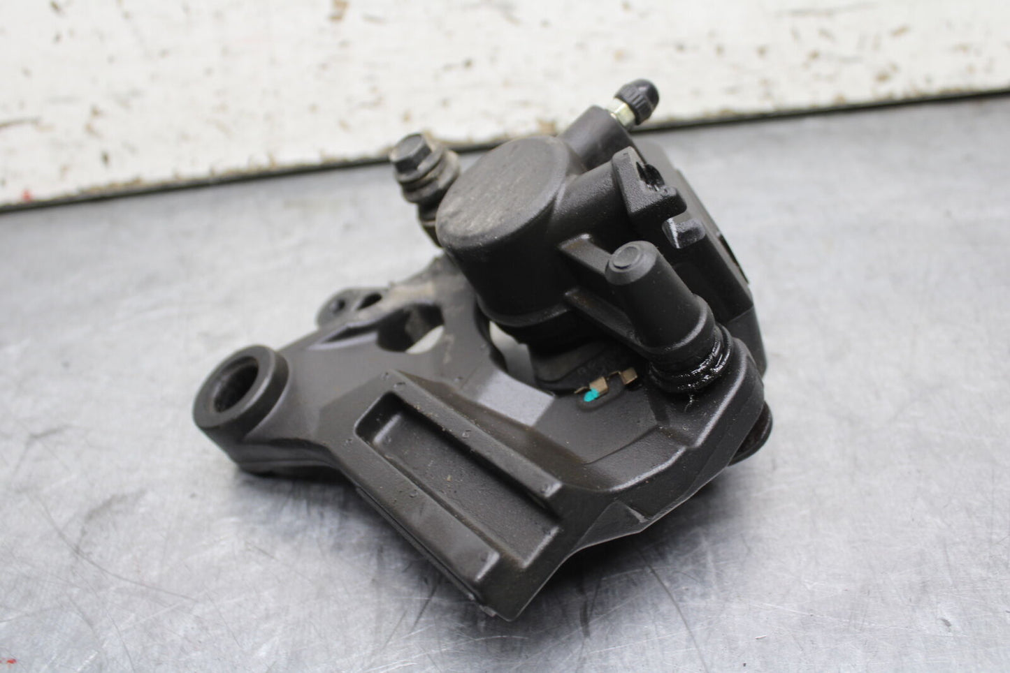 19-24 YAMAHA R3 REAR BACK BRAKE CALIPER W MOUNT BRACKET BB736