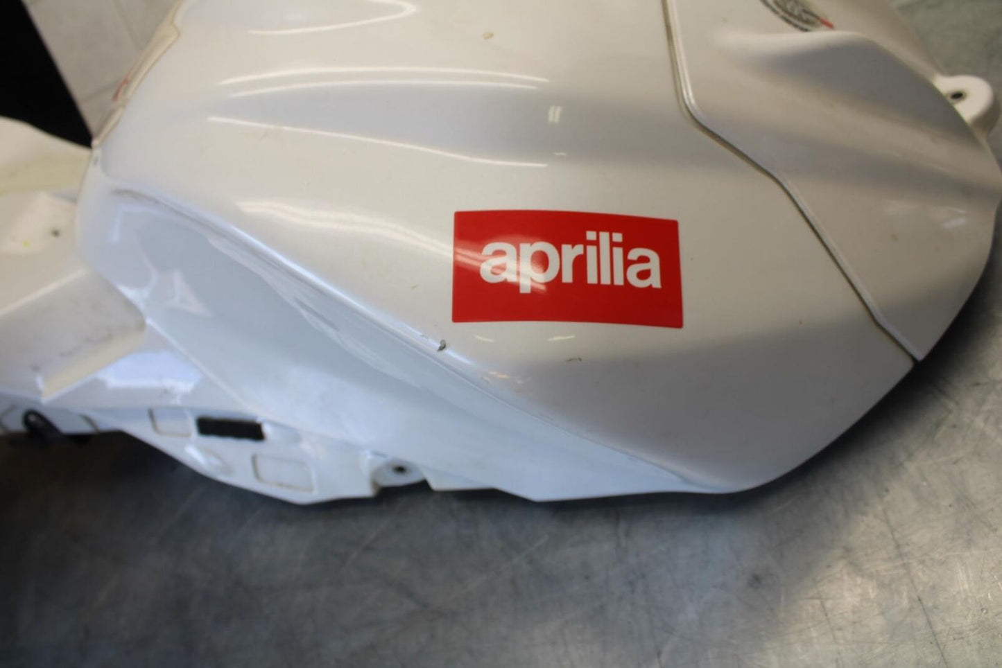 2010 Aprilia RSV1000R WHITE GAS TANK FUEL CELL PETROL RESERVOIR BB513